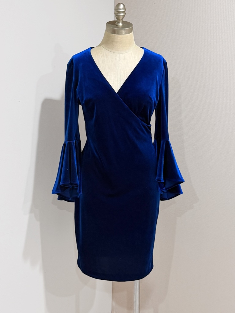 Calvin Klein Women's Sapphire Blue Flare-Sleeve Velvet Sheath Dress Size 4